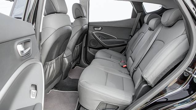 ... o espaço no banco traseiro é amplo e confortável | <a href="https://quatrorodas.abril.com.br/carros/testes/hyundai-santa-fe-3-3-749761.shtml" rel="migration">Leia mais</a> ... o espaço no banco traseiro é amplo e confortável | <a href="https://quatrorodas.abril.com.br/carros/testes/hyundai-santa-fe-3-3-749761.shtml" rel="migration">Leia mais</a>