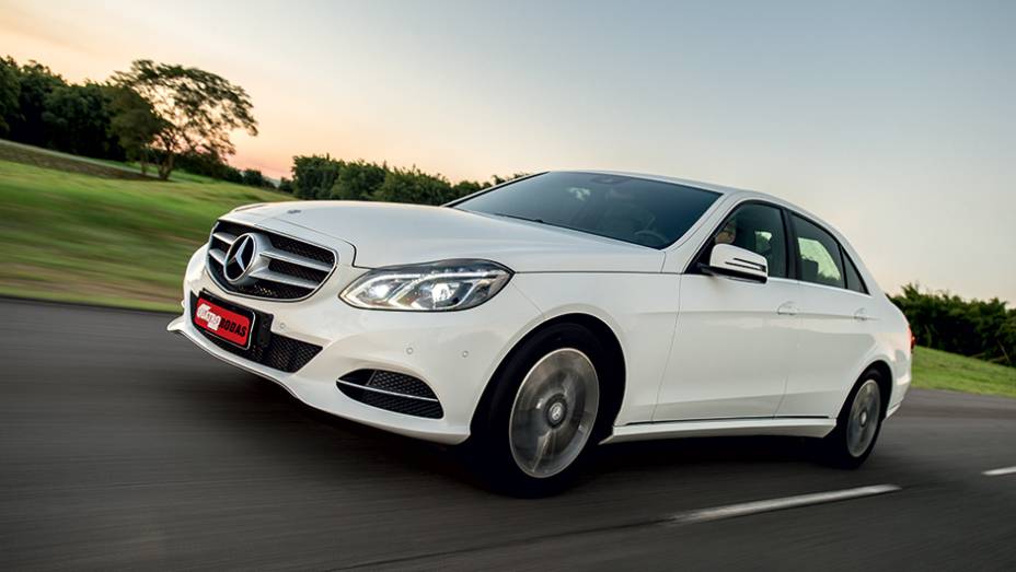 Novo Classe E vem com grade dianteira esportiva | <a href="https://quatrorodas.abril.com.br/carros/lancamentos/mercedes-benz-250-avantgarde-753592.shtml" rel="migration">Leia mais</a>