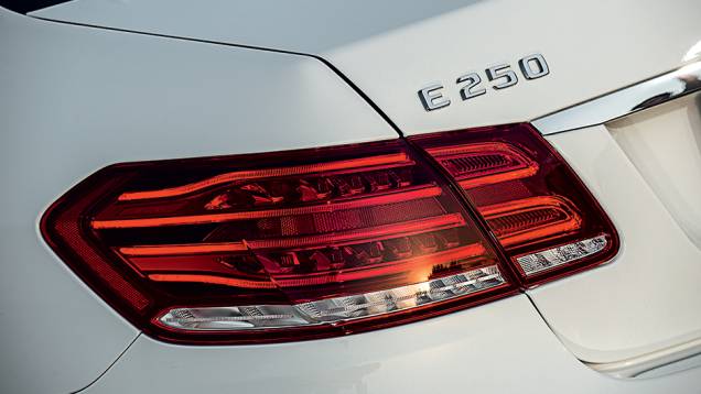 ... leds nas lanternas | <a href="https://quatrorodas.abril.com.br/carros/lancamentos/mercedes-benz-250-avantgarde-753592.shtml" rel="migration">Leia mais</a> ... leds nas lanternas | <a href="https://quatrorodas.abril.com.br/carros/lancamentos/mercedes-benz-250-avantgarde-753592.shtml" rel="migration">Leia mais</a>