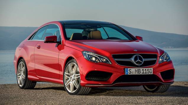 Os faróis do cupê têm design diferenciado | <a href="https://quatrorodas.abril.com.br/carros/lancamentos/mercedes-benz-250-avantgarde-753592.shtml" rel="migration">Leia mais</a> Os faróis do cupê têm design diferenciado | <a href="https://quatrorodas.abril.com.br/carros/lancamentos/mercedes-benz-250-avantgarde-753592.shtml" rel="migration">Leia mais</a>