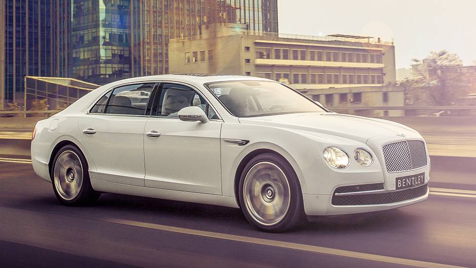 Luxo e for&ccedil;a: motor de 12 cilindros em W que produz 625 cv | <a href="https://quatrorodas.abril.com.br/carros/impressoes/bentley-flying-spur-755086.shtml" rel="migration">Leia mais</a>