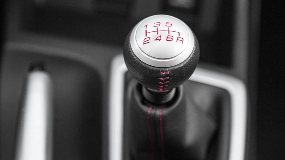 C&acirc;mbio manual de 6 marchas | <a href="https://quatrorodas.abril.com.br/carros/impressoes/honda-civic-si-753316.shtml" rel="migration">Leia mais</a>