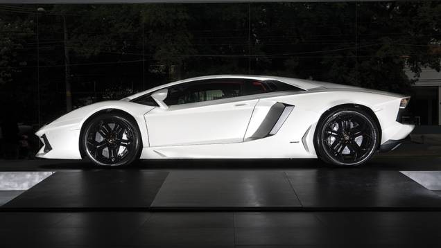 Lamborghini Aventador | <a href="https://quatrorodas.abril.com.br/reportagens/geral/show-milhoes-754360.shtml" rel="migration">Leia mais</a> Lamborghini Aventador | <a href="https://quatrorodas.abril.com.br/reportagens/geral/show-milhoes-754360.shtml" rel="migration">Leia mais</a>