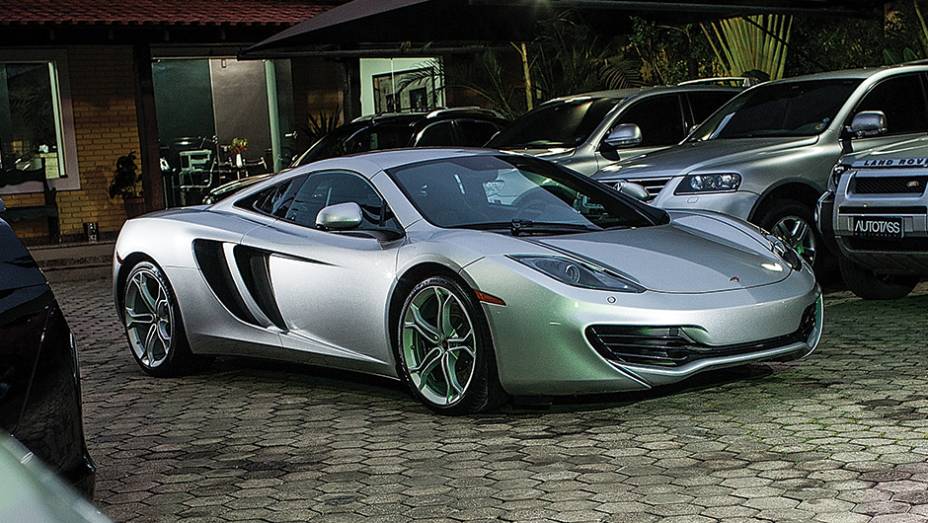 McLaren MP4-12C: inglês de 1,75 milhão de reais e 625 cv | <a href="https://quatrorodas.abril.com.br/reportagens/geral/show-milhoes-754360.shtml" rel="migration">Leia mais</a>