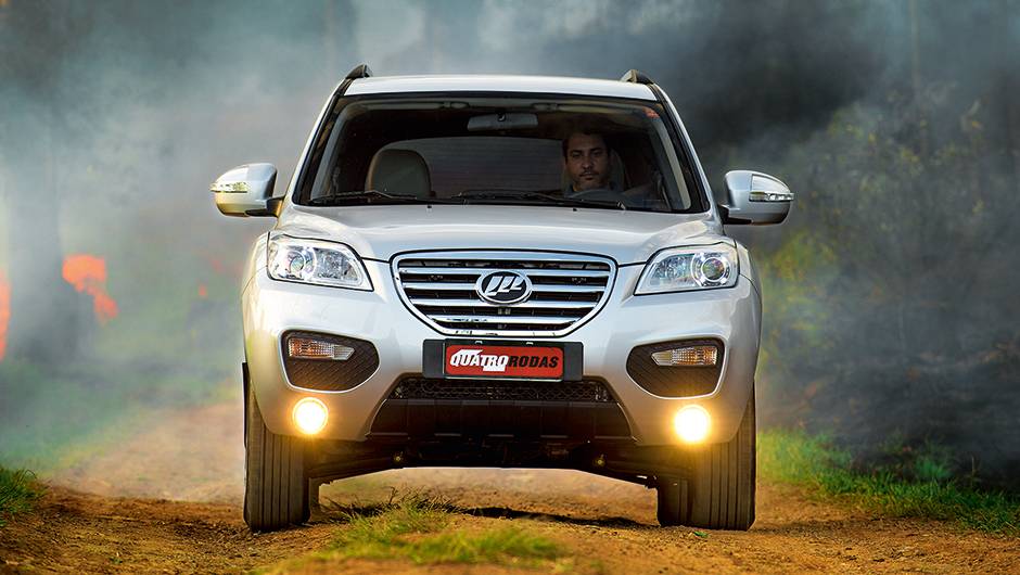 Visual lembra a gera&ccedil;&atilde;o passada dos Hyundai | <a href="https://quatrorodas.abril.com.br/carros/comparativos/lifan-x60-x-chery-tiggo-756386.shtml" rel="migration">Leia mais</a>