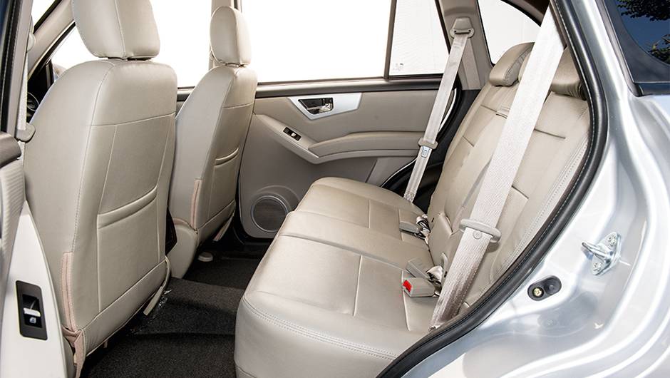 Lifan oferece mais espa&ccedil;o para as pernas no banco traseiro | <a href="https://quatrorodas.abril.com.br/carros/comparativos/lifan-x60-x-chery-tiggo-756386.shtml" rel="migration">Leia mais</a>