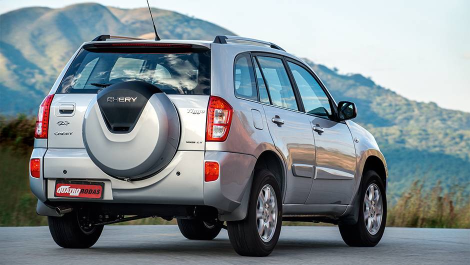 Capa de estepe &eacute; de s&eacute;rie. Tampa traseira abre-se para a direita | <a href="https://quatrorodas.abril.com.br/carros/comparativos/lifan-x60-x-chery-tiggo-756386.shtml" rel="migration">Leia mais</a>