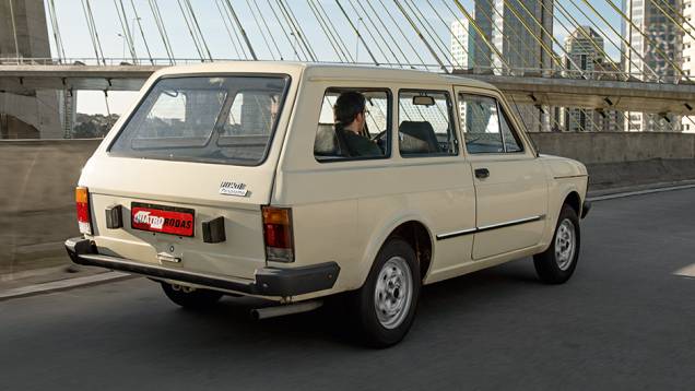 Ela levava impressionantes 669 litros de bagagem | <a href="https://quatrorodas.abril.com.br/carros/classicos-brasileiros/fiat-panorama-756366.shtml" rel="migration">Leia mais</a> Ela levava impressionantes 669 litros de bagagem | <a href="https://quatrorodas.abril.com.br/carros/classicos-brasileiros/fiat-panorama-756366.shtml" rel="migration">Leia mais</a>