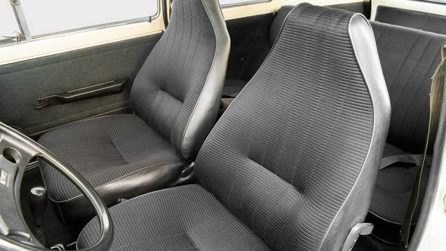 Banco com apoio integrado era coisa rara no segmento | <a href="https://quatrorodas.abril.com.br/carros/classicos-brasileiros/fiat-panorama-756366.shtml" rel="migration">Leia mais</a> Banco com apoio integrado era coisa rara no segmento | <a href="https://quatrorodas.abril.com.br/carros/classicos-brasileiros/fiat-panorama-756366.shtml" rel="migration">Leia mais</a>