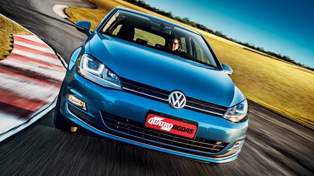 Logo VW invade o capô: DNA dos projetos mais novos da marca | <a href="https://quatrorodas.abril.com.br/carros/testes/volkswagen-golf-highline-1-4-tsi-755814.shtml" rel="migration">Leia mais</a>