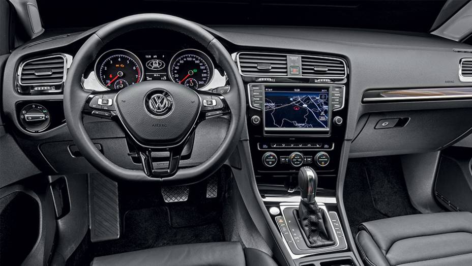 Qualidade geral da cabine aproxima o Golf os VW de luxo | <a href="http://quatrorodas.abril.com.br/carros/testes/volkswagen-golf-highline-1-4-tsi-755814.shtml" rel="migration">Leia mais</a>