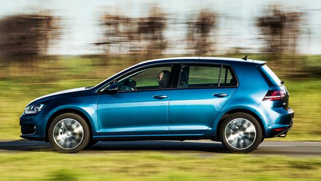 De lado, os para-lamas do VW se destacam ainda mais | <a href="http://quatrorodas.abril.com.br/carros/comparativos/audi-a3-x-vw-golf-757579.shtml" rel="migration">Leia mais</a>