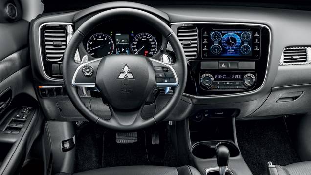 Cabine de design óbvio, mas com materiais de boa qualidade | <a href="https://quatrorodas.abril.com.br/carros/testes/mitsubishi-outlander-gt-v6-3-0-757583.shtml" rel="migration">Leia mais</a> Cabine de design óbvio, mas com materiais de boa qualidade | <a href="https://quatrorodas.abril.com.br/carros/testes/mitsubishi-outlander-gt-v6-3-0-757583.shtml" rel="migration">Leia mais</a>