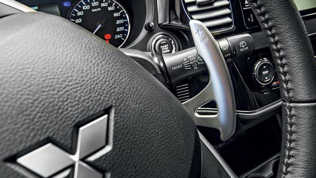 ... apenas nas borboletas | <a href="https://quatrorodas.abril.com.br/carros/testes/mitsubishi-outlander-gt-v6-3-0-757583.shtml" rel="migration">Leia mais</a> ... apenas nas borboletas | <a href="https://quatrorodas.abril.com.br/carros/testes/mitsubishi-outlander-gt-v6-3-0-757583.shtml" rel="migration">Leia mais</a>