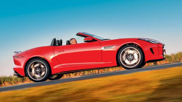 As maçanetas embutidas melhoram a aerodinâmica | <a href="https://quatrorodas.abril.com.br/carros/testes/jaguar-f-type-v8-s-760605.shtml" rel="migration">Leia mais</a> As maçanetas embutidas melhoram a aerodinâmica | <a href="https://quatrorodas.abril.com.br/carros/testes/jaguar-f-type-v8-s-760605.shtml" rel="migration">Leia mais</a>