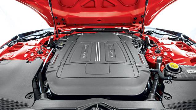 V8 Supercharged produz 495 cv | <a href="https://quatrorodas.abril.com.br/carros/testes/jaguar-f-type-v8-s-760605.shtml" rel="migration">Leia mais</a> V8 Supercharged produz 495 cv | <a href="https://quatrorodas.abril.com.br/carros/testes/jaguar-f-type-v8-s-760605.shtml" rel="migration">Leia mais</a>