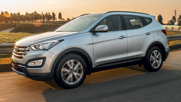 Nova geração é mais imponente que a anterior | <a href="https://quatrorodas.abril.com.br/carros/impressoes/hyundai-santa-fe-7-lugares-759289.shtml" rel="migration">Leia mais</a>