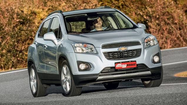 Design frontal respeita a identidade visual da GM | <a href="https://quatrorodas.abril.com.br/carros/testes/chevrolet-tracker-ltz-1-8-758669.shtml" rel="migration">Leia mais</a>