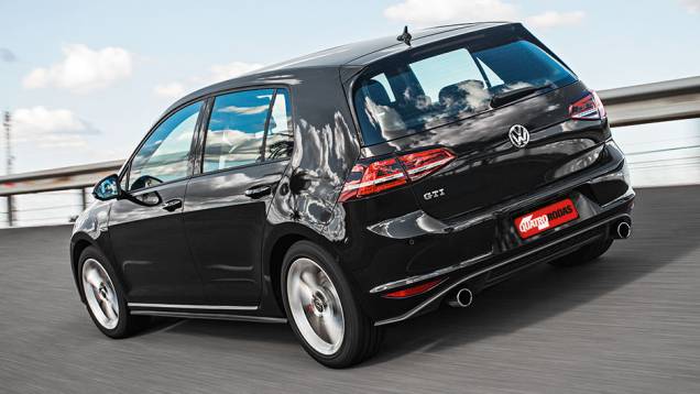 Golf é o mais moderno e tem aspecto musculoso | <a href="https://quatrorodas.abril.com.br/carros/comparativos/confronto-vw-golf-gti-jetta-fusca-760603.shtml" rel="migration">Leia mais</a>