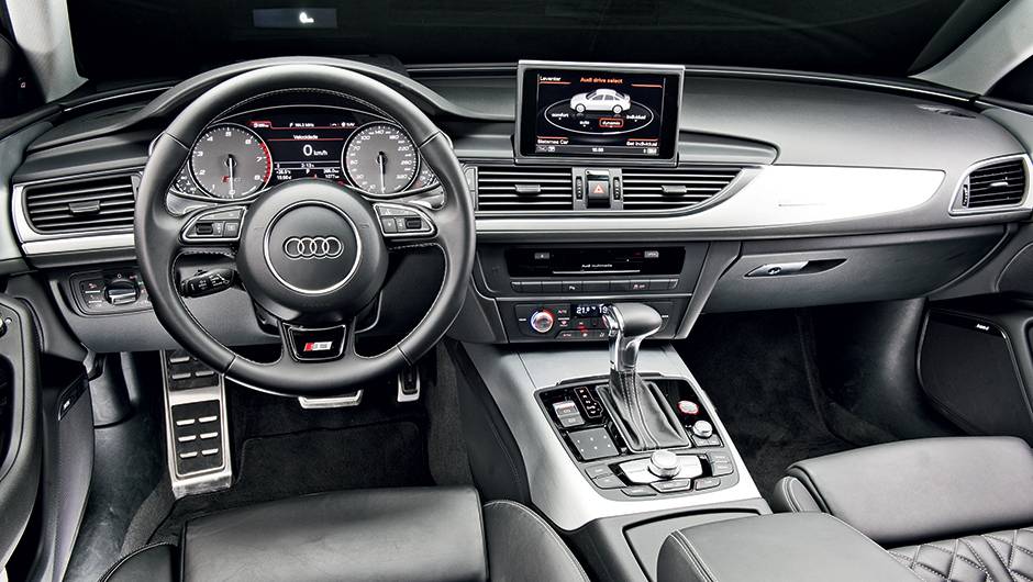Comandos &agrave; m&atilde;o, central multim&iacute;dia intuitiva e acabamento agrad&aacute;vel ao toque | <a href="https://quatrorodas.abril.com.br/carros/impressoes/audi-s6-762842.shtml" rel="migration">Leia mais</a>