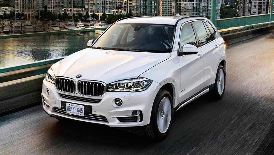Far&oacute;is mais alongados e colados &agrave; grade, como nos S&eacute;rie 3 | <a href="https://quatrorodas.abril.com.br/carros/impressoes/bmw-x5-764008.shtml" rel="migration">Leia mais</a>