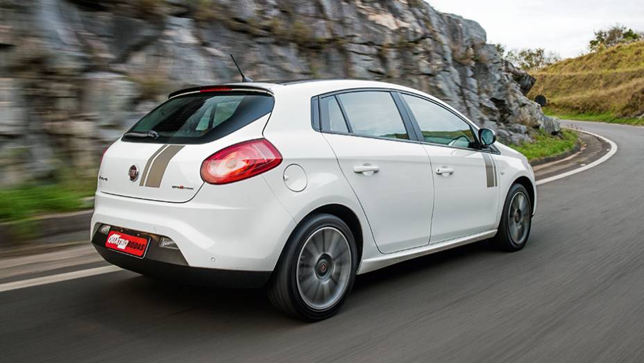 O Bravo tem o menor entre-eixos do comparativo: 2,63 metros | <a href="http://quatrorodas.abril.com.br/carros/comparativos/hatches-medios-762947.shtml" rel="migration">Leia mais</a>