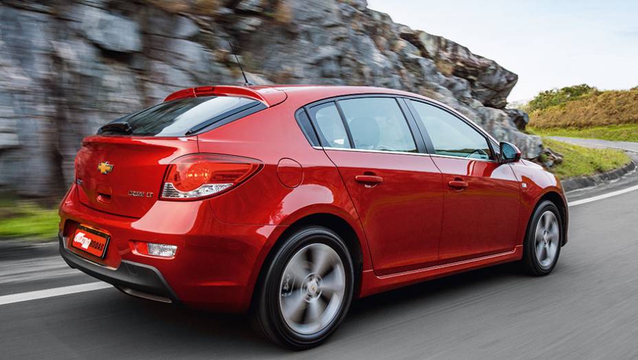 O Cruze tem o maior entre-eixos de todos: 2,69 m | <a href="https://quatrorodas.abril.com.br/carros/comparativos/hatches-medios-762947.shtml" rel="migration">Leia mais</a>