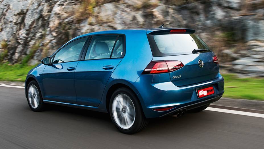 O Golf atual manteve as linhas básicas das gerações anteriores | <a href="https://quatrorodas.abril.com.br/carros/comparativos/hatches-medios-762947.shtml" rel="migration">Leia mais</a>