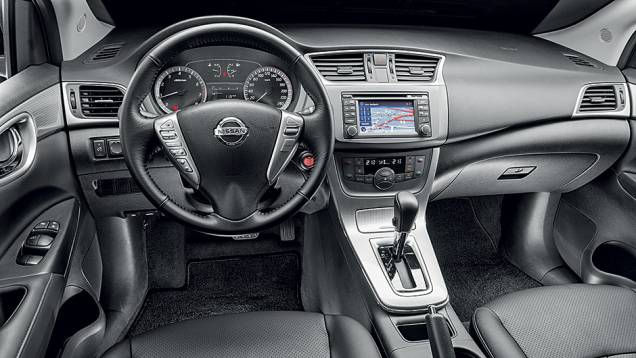 Interior é bem-acabado, bem-equipado e, enfim, bonito de ver. Central multimídia da versão SL tem tela maior (5,8") | <a href="https://quatrorodas.abril.com.br/carros/testes/nissan-sentra-762995.shtml" rel="migration">Leia mais</a> Interior é bem-acabado, bem-equipado e, enfim, bonito de ver. Central multimídia da versão SL tem tela maior (5,8") | <a href="https://quatrorodas.abril.com.br/carros/testes/nissan-sentra-762995.shtml" rel="migration">Leia mais</a>