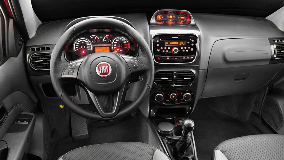 No interior da cabine da Strada, h&aacute; novas cores, texturas e grafismos | <a href="https://quatrorodas.abril.com.br/carros/testes/fiat-strada-adventure-1-6-16v-cd-762709.shtml" rel="migration">Leia mais</a>
