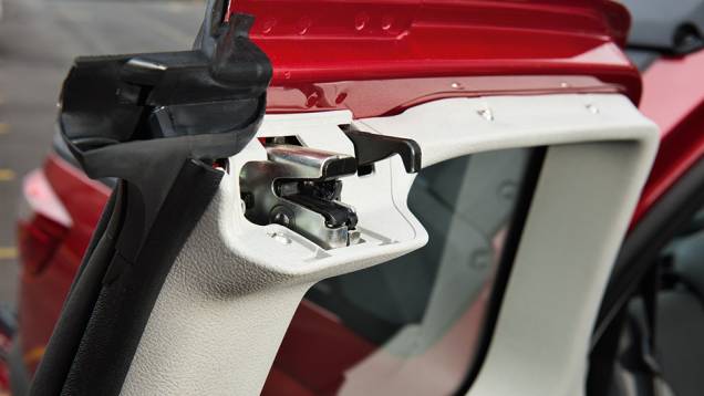 Porta tem travas no alto... | <a href="https://quatrorodas.abril.com.br/carros/testes/fiat-strada-adventure-1-6-16v-cd-762709.shtml" rel="migration">Leia mais</a> Porta tem travas no alto... | <a href="https://quatrorodas.abril.com.br/carros/testes/fiat-strada-adventure-1-6-16v-cd-762709.shtml" rel="migration">Leia mais</a>
