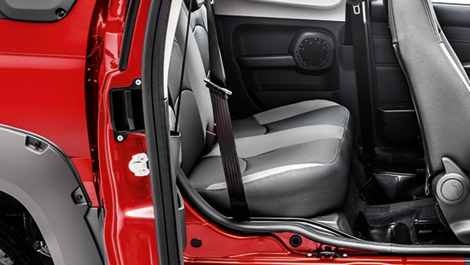 Ma&ccedil;aneta s&oacute; pode ser acionada, com a porta dianteira aberta | <a href="https://quatrorodas.abril.com.br/carros/testes/fiat-strada-adventure-1-6-16v-cd-762709.shtml" rel="migration">Leia mais</a>