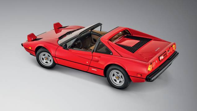 Versão conversível GTS corresponde a 66% das Ferrari 308 já produzidas | <a href="https://quatrorodas.abril.com.br/carros/classicos-grandescarros/ferrari-308-gtb-gts-764363.shtml" rel="migration">Leia mais</a>