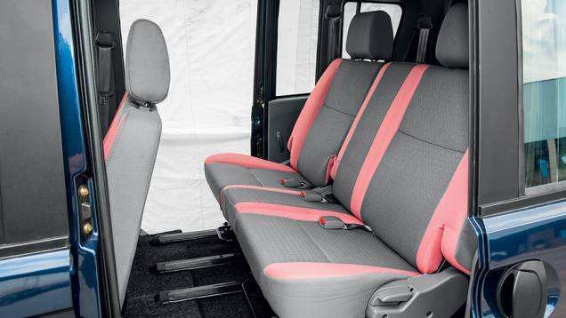 Há portas corrediças dos dois lados da cabine | <a href="https://quatrorodas.abril.com.br/carros/impressoes/rely-link-1-3-16v-764315.shtml" rel="migration">Leia mais</a> Há portas corrediças dos dois lados da cabine | <a href="https://quatrorodas.abril.com.br/carros/impressoes/rely-link-1-3-16v-764315.shtml" rel="migration">Leia mais</a>