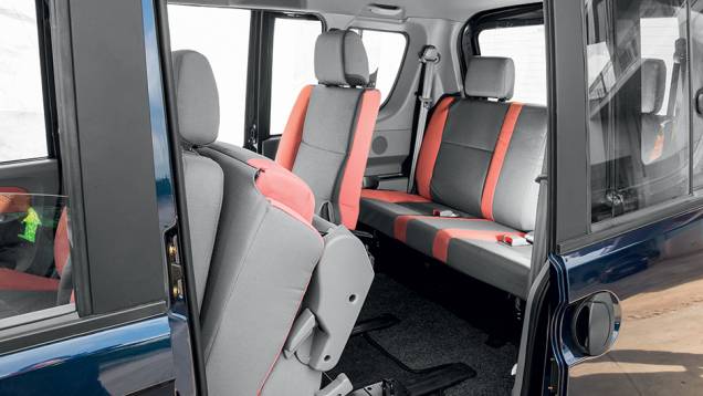 Banco dobrável para chegar à 3ª fileira | <a href="https://quatrorodas.abril.com.br/carros/impressoes/rely-link-1-3-16v-764315.shtml" rel="migration">Leia mais</a> Banco dobrável para chegar à 3ª fileira | <a href="https://quatrorodas.abril.com.br/carros/impressoes/rely-link-1-3-16v-764315.shtml" rel="migration">Leia mais</a>