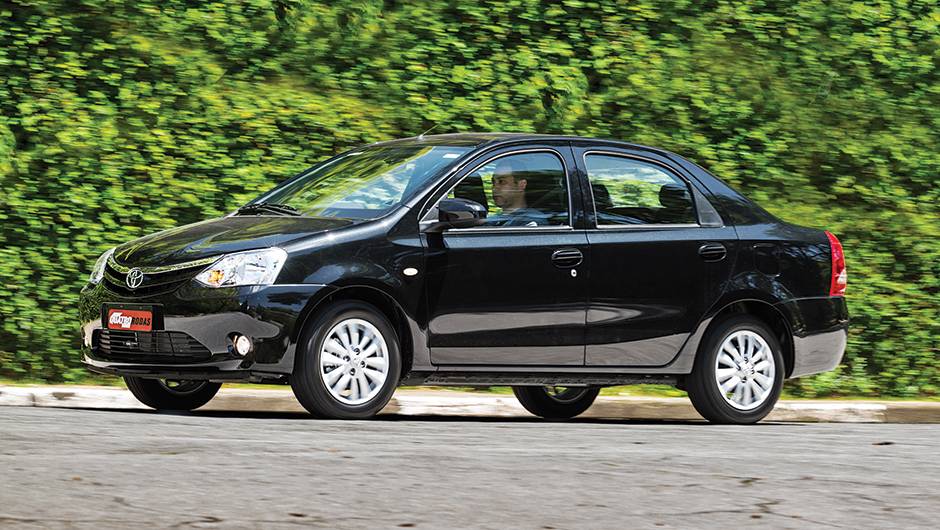 1&ordm; lugar Custos: Etios XLS. O Etios XLS 1.5 &eacute; o mais caro na hora da compra, mas &eacute; o mais econ&ocirc;mico e tem o menor custo projetado de revis&otilde;es | <a href="https://quatrorodas.abril.com.br/carros/comparativos/sedas-45-mil-reais-764153.shtml" rel="migration">Leia mais</a>