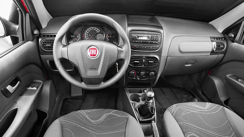 Quadro mescla instrumentos anal&oacute;gicos e digitais | <a href="https://quatrorodas.abril.com.br/carros/impressoes/fiat-strada-working-1-4-764158.shtml" rel="migration">Leia mais</a>