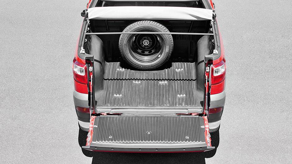 Ca&ccedil;amba curta: 680 litros ou 650 kg | <a href="https://quatrorodas.abril.com.br/carros/impressoes/fiat-strada-working-1-4-764158.shtml" rel="migration">Leia mais</a>