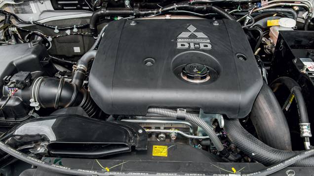 Motor diesel gera 180 cv de potência | <a href="https://quatrorodas.abril.com.br/carros/testes/mitsubishi-l200-triton-764187.shtml" rel="migration">Leia mais</a> Motor diesel gera 180 cv de potência | <a href="https://quatrorodas.abril.com.br/carros/testes/mitsubishi-l200-triton-764187.shtml" rel="migration">Leia mais</a>
