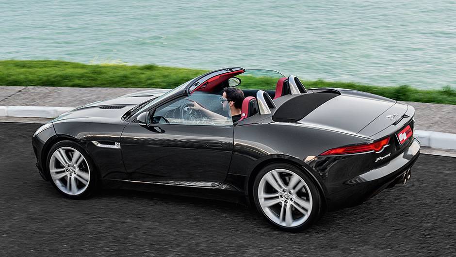 Capota el&eacute;trica pode ser rebatida em apenas 12 s | <a href="https://quatrorodas.abril.com.br/carros/comparativos/conversiveis-770669.shtml" rel="migration">Leia mais</a>