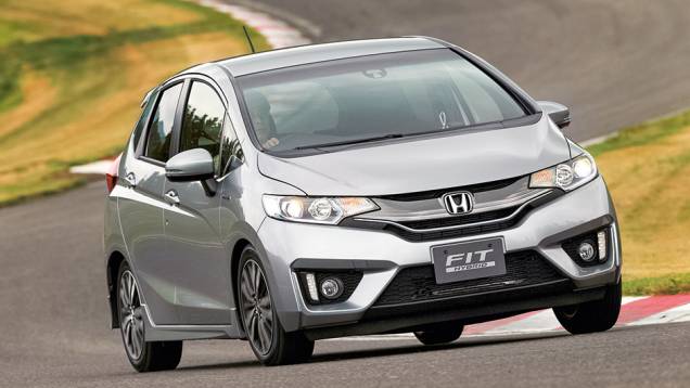 Novo Fit exibe design cheio de vincos e recortes nada discretos | <a href="https://quatrorodas.abril.com.br/carros/impressoes/honda-fit-765447.shtml" rel="migration">Leia mais</a>