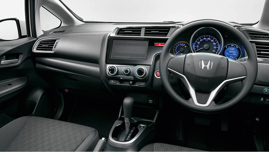 O carro avaliado no Jap&atilde;o tinha volante do lado direito | <a href="https://quatrorodas.abril.com.br/carros/impressoes/honda-fit-765447.shtml" rel="migration">Leia mais</a>