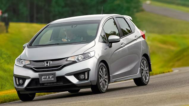 Kit aerodinâmico inclui defletor, saias laterais e aerofólio | <a href="https://quatrorodas.abril.com.br/carros/impressoes/honda-fit-765447.shtml" rel="migration">Leia mais</a>