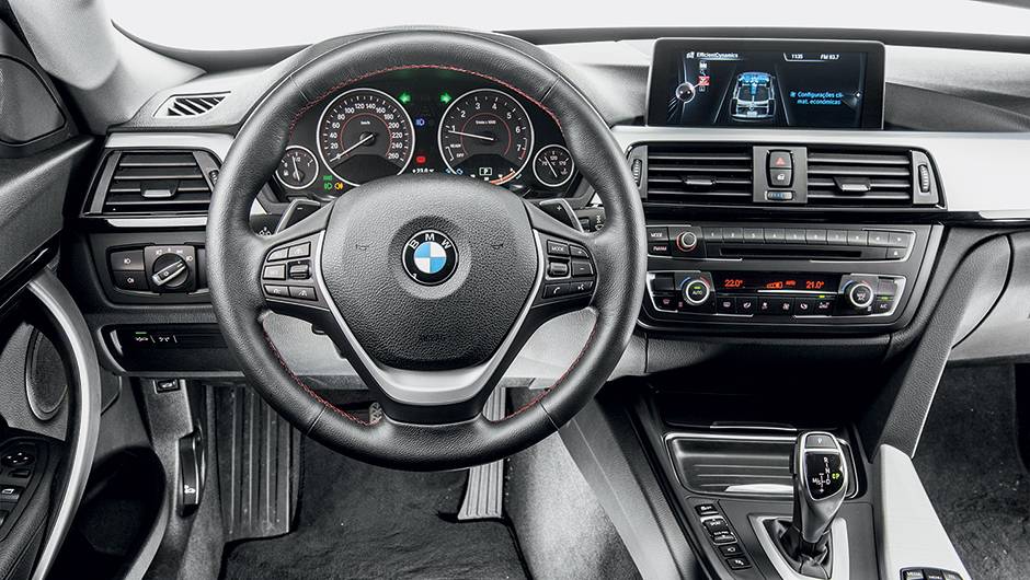 Tela central de alta resolu&ccedil;&atilde;o de 8,8 polegadas | <a href="https://quatrorodas.abril.com.br/carros/impressoes/bmw-328i-gt-771569.shtml" rel="migration">Leia mais</a>