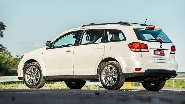 Freemont é produzido pela Fiat no México | <a href="https://quatrorodas.abril.com.br/carros/comparativos/dossie-sete-lugares-120-mil-reais-772708.shtml" rel="migration">Leia mais</a> Freemont é produzido pela Fiat no México | <a href="https://quatrorodas.abril.com.br/carros/comparativos/dossie-sete-lugares-120-mil-reais-772708.shtml" rel="migration">Leia mais</a>