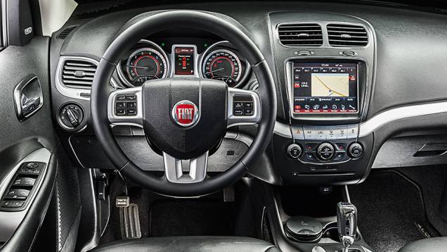Ar-condicionado permite regulagem para três regiões da cabine | <a href="https://quatrorodas.abril.com.br/carros/comparativos/dossie-sete-lugares-120-mil-reais-772708.shtml" rel="migration">Leia mais</a> Ar-condicionado permite regulagem para três regiões da cabine | <a href="https://quatrorodas.abril.com.br/carros/comparativos/dossie-sete-lugares-120-mil-reais-772708.shtml" rel="migration">Leia mais</a>