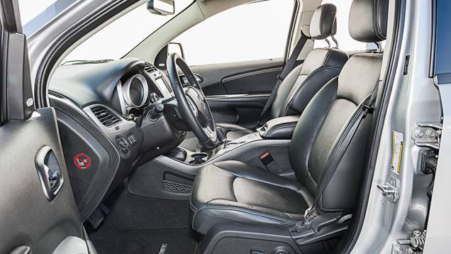 Assento tem regulagem elétrica | <a href="https://quatrorodas.abril.com.br/carros/comparativos/dossie-sete-lugares-120-mil-reais-772708.shtml" rel="migration">Leia mais</a> Assento tem regulagem elétrica | <a href="https://quatrorodas.abril.com.br/carros/comparativos/dossie-sete-lugares-120-mil-reais-772708.shtml" rel="migration">Leia mais</a>