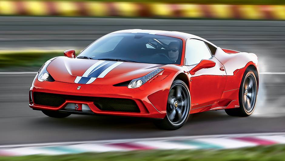 A nova sa&iacute;da de ar no meio do cap&ocirc; ajuda a refrigerar radiador dianteiro | <a href="https://quatrorodas.abril.com.br/carros/impressoes/ferrari-458-speciale-772369.shtml" rel="migration">Leia mais</a>