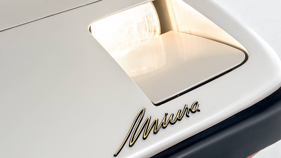 Herdados do Fiat 147, os far&oacute;is eram escamote&aacute;veis | <a href="https://quatrorodas.abril.com.br/carros/classicos-brasileiros/miura-mts-771647.shtml" rel="migration">Leia mais</a>