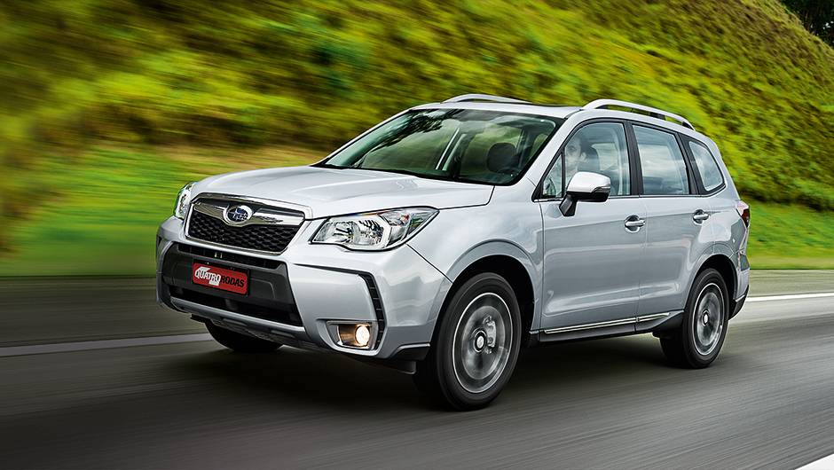 Baixo centro de gravidade oferece &oacute;tima dirigibilidade ao utilit&aacute;rio | <a href="https://quatrorodas.abril.com.br/carros/testes/subaru-forester-2-0-xt-turbo-772015.shtml" rel="migration">Leia mais</a>